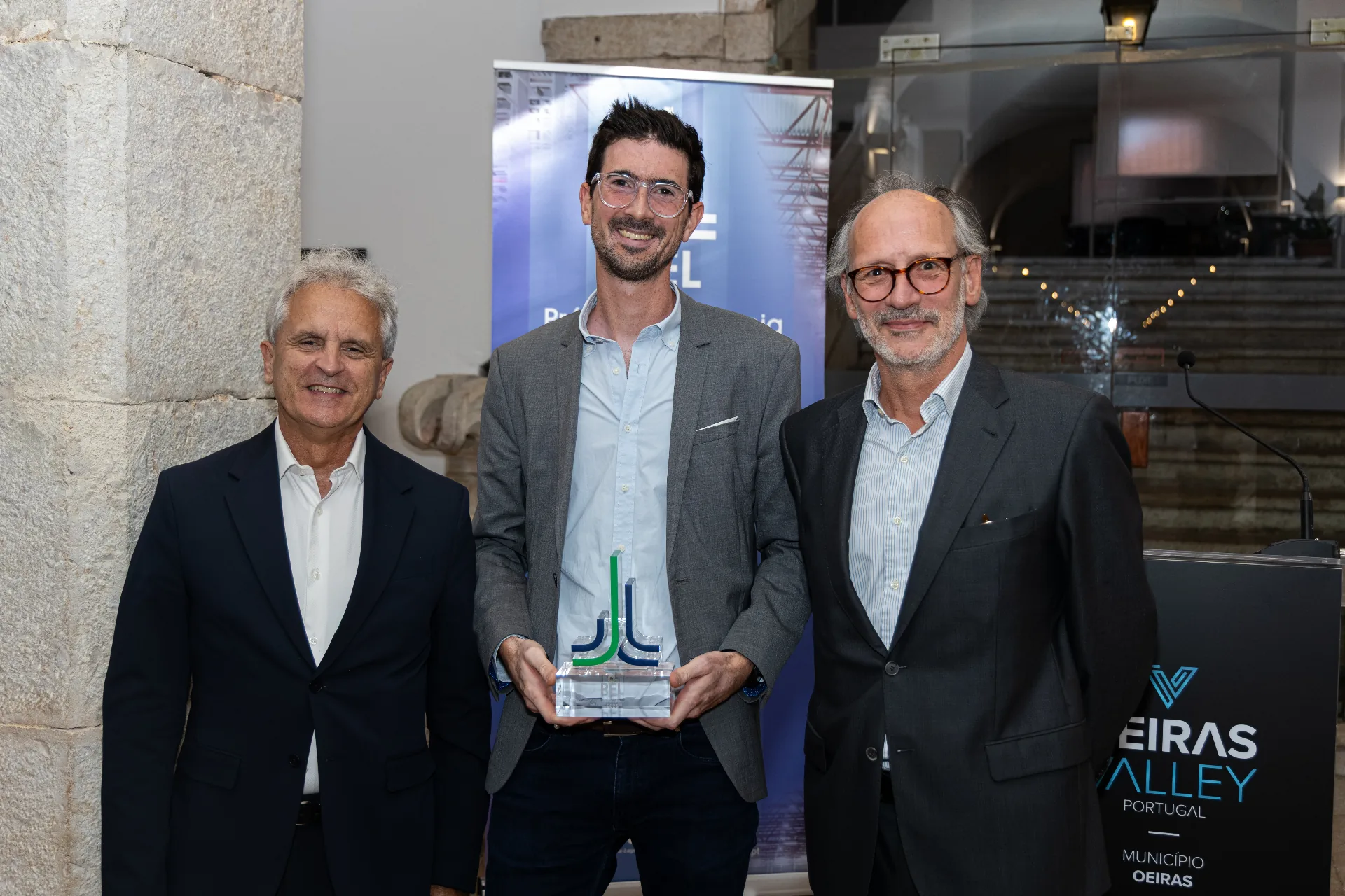 LogisticsWMS receiving the APLOG Logistics Excellence Award 2026